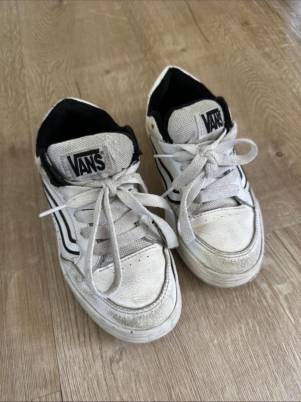 Vans White and Black Low-Top Skate Sneakers Boys size 2